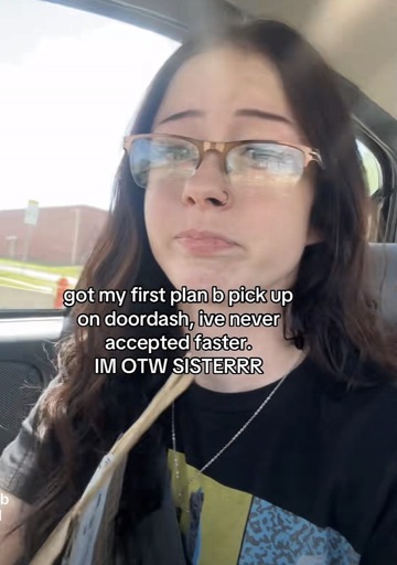 Selfie of a girl in a car with the caption “got my first plan b pick up on doordash, ive never accepted faster.
IM OTW SISTERRR”